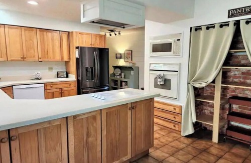 Sugar Grove Cabin | Heart Haus on the Hill - Near Hocking Hills, Updated/Private/Comfortable!