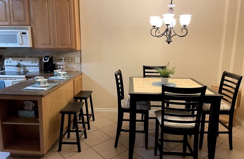 Boerne House | Heart of Boerne Townhome 4 min walk to Hill Country Mile, Cibolo Creek & more!