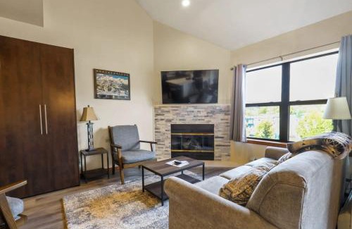 Historic District House | Heart of Breck Condo with Loft Breathtaking Views
