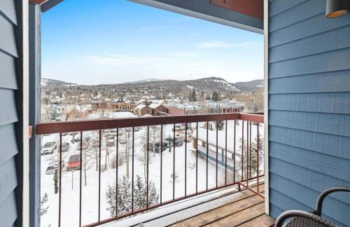 Historic District House | Heart of Breck Condo with Loft Breathtaking Views