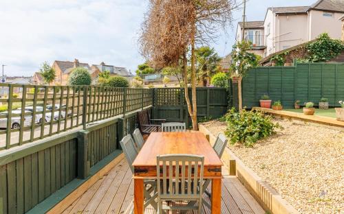 Cowes House | Heart of Cowes - 10 Guests, 200m to Town, Sea View