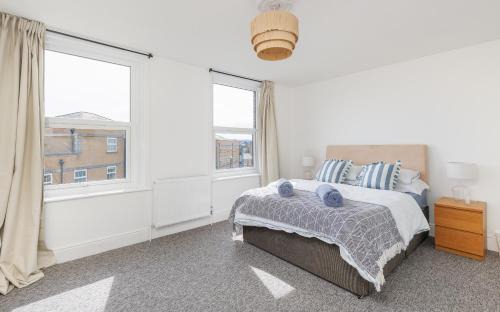 Cowes House | Heart of Cowes - 10 Guests, 200m to Town, Sea View