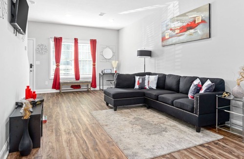 Clarksville House | Heart of Cupid Townhome