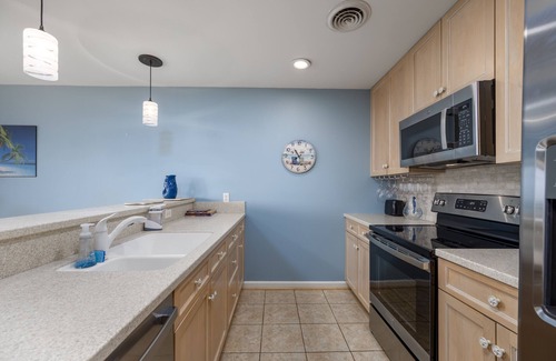 Rehoboth by the Sea Condo | HEART OF DEWEY BEACH- STEPS TO THE BEACH - 4 BR, 2 1/2 BA - IZZY PLAZA