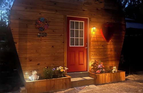 Dunnellon Cottage | Heart of Dunnellon cabin