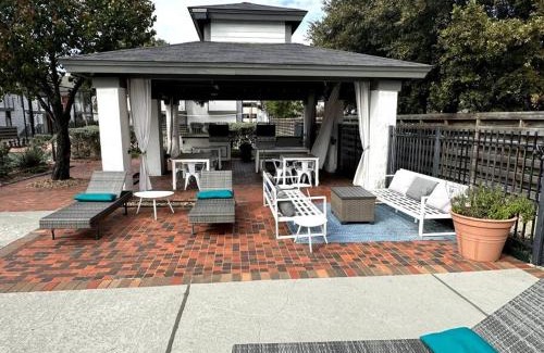 Braeswood Place Apartment | Heart of Houston NRG/TMC Beautiful Studio 77030