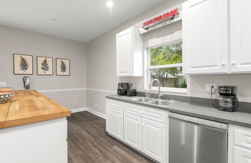 Hyde Park House | Heart of Hyde Park Tampa 4 Bedroom Home Near Hyde Park Village, SoHo and Beach!