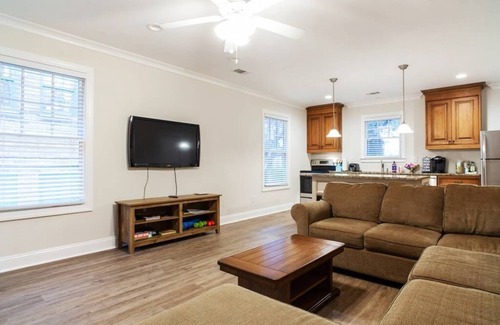 Midtown House | Heart of Midtown - Walkable - Private Pet Relief Yard - Gated Parking