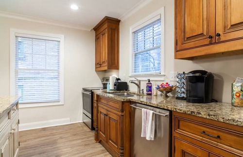 Midtown House | Heart of Midtown - Walkable - Private Pet Relief Yard - Gated Parking