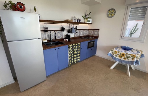 Ognina Apartment | Heart of Ognina - Hibiscus - Apartment with garden facing the sea