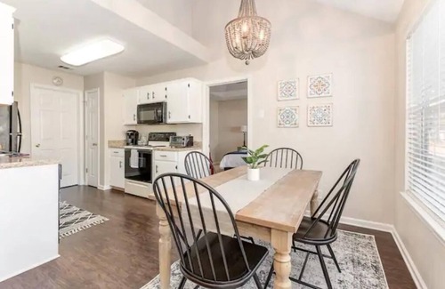 Pooler House | Heart of Pooler- Family friendly w/garage parking