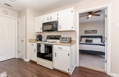 Pooler House | Heart of Pooler- Family friendly w/garage parking