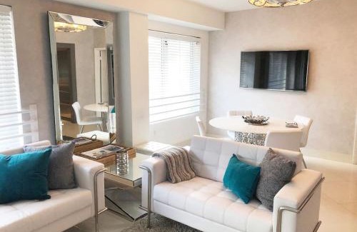 South Beach Apartment | Heart of South Beach/Modern Apartment/Ocean Drive - Carlyle