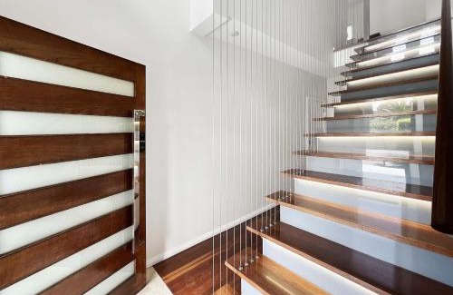 Shellharbour House | Heart of the Village - Walk to the Waters Edge