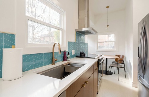 Sunnyside House | HeartofHawthorne MidCentury Dream 95 WalkScore 3BR