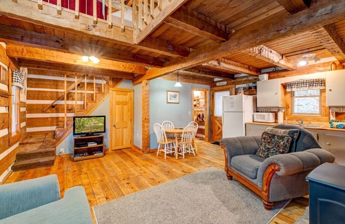 Cosby Cabin | Hearts Bursting with Love Romantic Creekside Retreat!