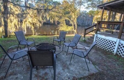 Karnack House | Hearts Cottage Waterfront Caddo Big Cypress River