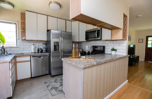Harbor House | Heartwell Park Beauty, Long Beach retreat, 4 bd/2 b including additional suite