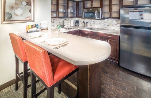 Chandler Condo | Heated Outdoor Pool + Hot Tub + Free Breakfast