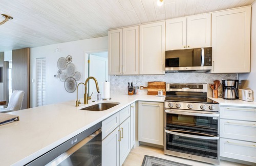 Palma del Mar Condo | Heated Pool Access: Bayfront Isla Del Sol Condo