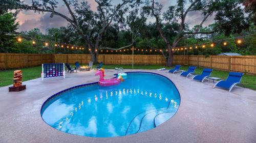 Interchange Square House | Heated Pool, Game Room & 4Bdrm - Bay Bungalow