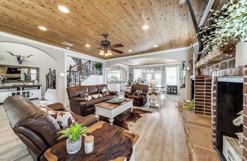 Helotes House | Heated Pool, Game-room Clubhouse, Hot tub, Playground, Views, Additional Cottage