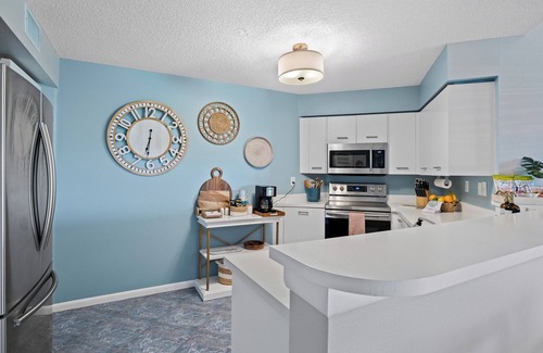 Isla del Sol Condo | Heated Pool + Hot Tub + Beach Gear + Golf Course Views. 5 Min to St. Pete Beach