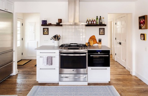 Crozet House | Heated Pool, Hot Tub, panoramic mountain views, near Vineyards + UVA