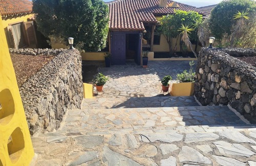 Granadilla de Abona Villa | Heated Pool HotTub Bar/Games Room Gym New Outdoor Kitchen 6 Bed 6 Ensuites WiFi