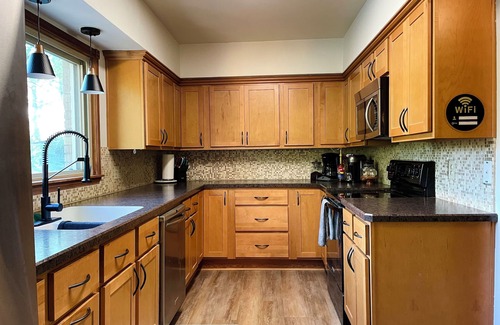 Keller Park House | Heated Pool | Kayaks | Hot Tub | Game Rooms |