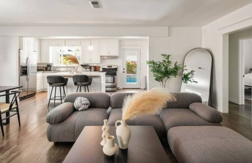 Ranchos House | Heated Pool, Luxe Spa, Stylish Paradise, W/D