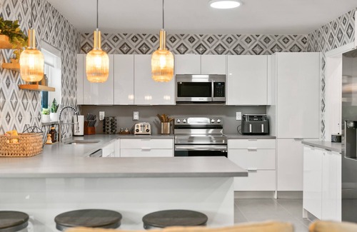 Park East Villa | Heated Pool + Pergola + Bar | DT 5 mins | 1000Mbps