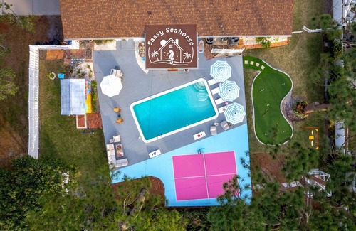 West Bradenton House | Heated Pool+Pickleball+Mini Golf+Theater+King Beds+Dogs OK
