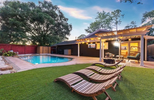 Woodlake - Briar Meadow House | Heated Pool Retreat 10min -> Galleria+Top Dining