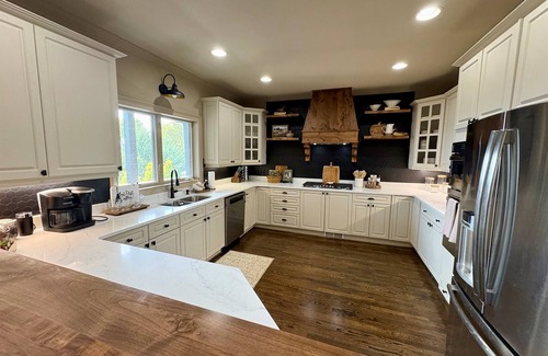 Mineral Bluff Cabin | Heated Pool, Spa, Theater & Mountain Views – Sleeps 20