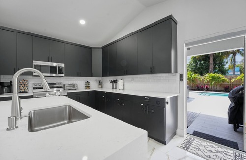 Old Northwood Historic District House | Heated Salt Pool , 4BR Luxe Home , Jacuzzi , Self Check-In