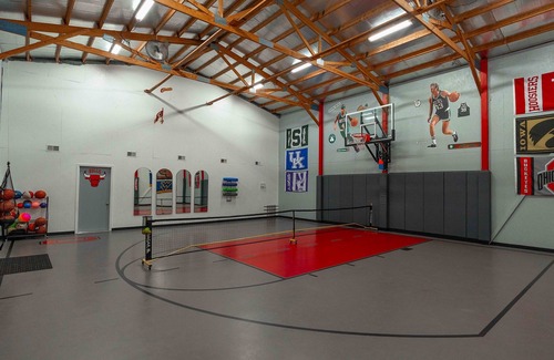 Logan House | HeatedPool-Sauna-Karaoke-SunkenFirepit-GameBarn