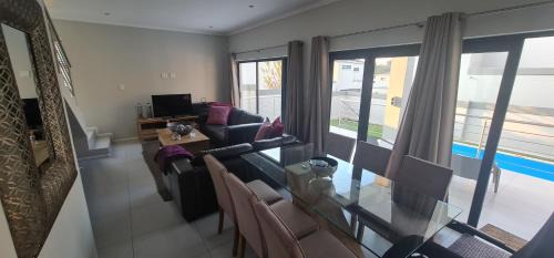 Lone Hill House | Heaven and Tranquility at River Glades in Lonehill