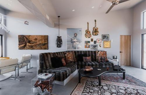 Pioneertown House | Heaven's Door By The Cohost Company