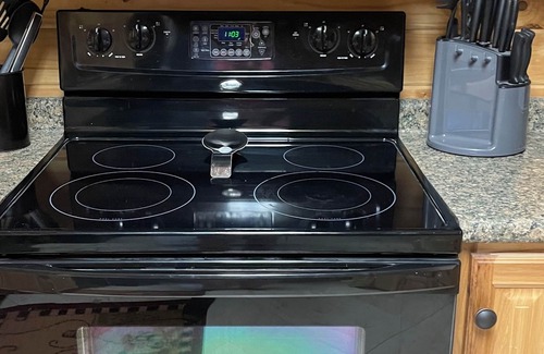 Townsend Cabin | Heavenly Cabin Look NO Further - Hot Tub