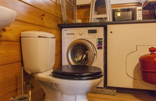 Sint-Annaland Ski Chalet | Heavenly Chalet in Sint Annaland with Terrace, Garden, BBQ