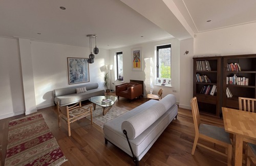 Oakleigh Bed & Breakfast | Heavenly London - Whetstone