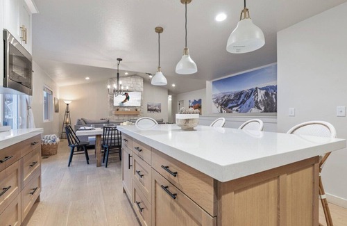 Heber House | Heber Getaway | Hot Tub | Pet-Friendly | Game Room