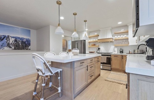 Heber House | Heber Getaway | Hot Tub | Pet-Friendly | Game Room