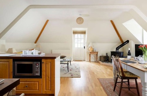 Temple Guiting Cottage | Hectors Loft - Tranquil Spacious Cotswold Hideaway