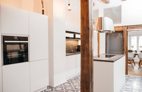 Ravensburg Apartment | Heimatel: Luxury penthouse loft in the city center