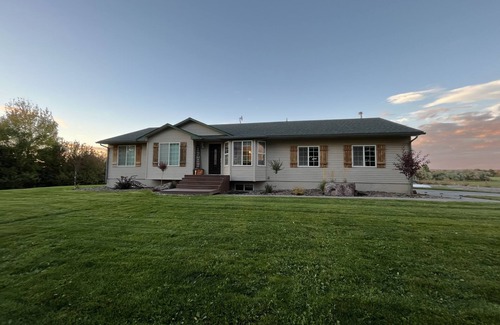 Rigby House | Heise Hot Springs Gathering Place sleeps 30+ w/Hot tub