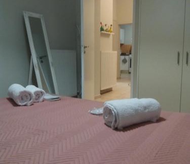 Kropia Apartment | Helen's Welcoming & cozy flat