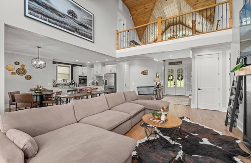 Helen House | Helen TreeTop Lodge: Rustic Luxury/Breathtaking Views/Ultimate Amenities