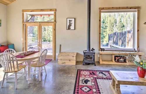 Helena Cabin | Helena Cabin w/ Mtn Views + Steps to Creek!